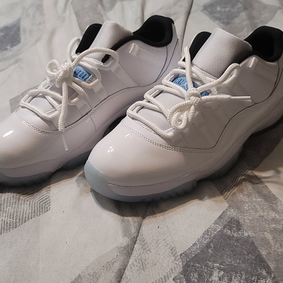 Retro 11s Men - Picture 2 of 5